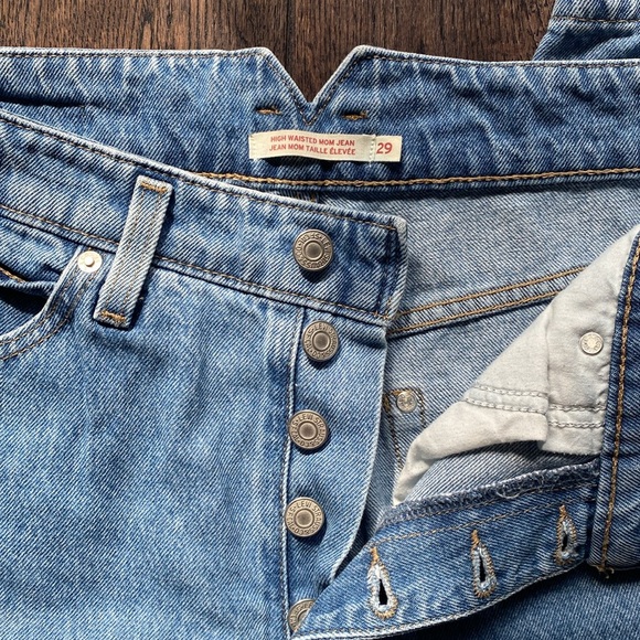 Levi’s high waisted mom jeans, button fly, size 29 - Picture 2 of 5